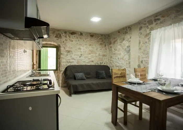Stone House - Two Bedroom With Balcony *