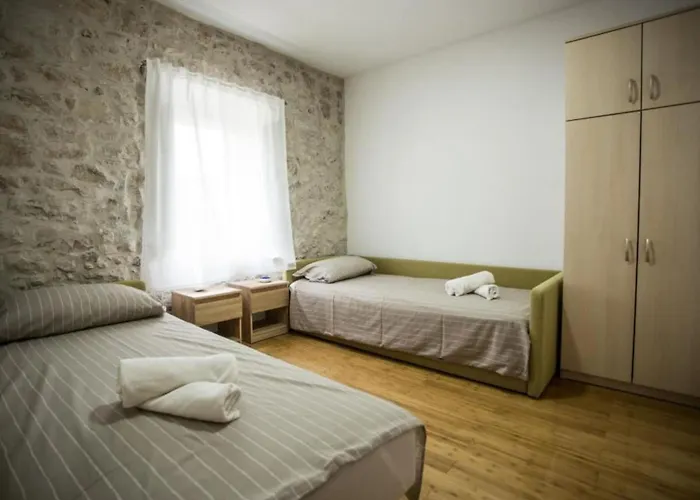 Stone House - Two Bedroom With Balcony