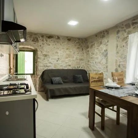 Stone House - Two Bedroom With Balcony *