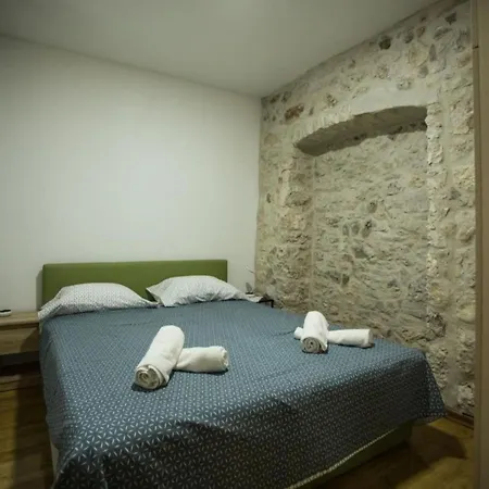 Stone House - Two Bedroom With Balcony Apartman *