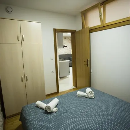 Stone House - Two Bedroom With Balcony *