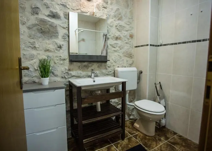 Stone House - Two Bedroom With Balcony *